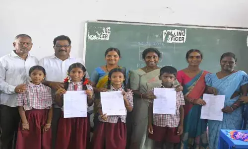ప్రైవేట్ పాఠ‌శాల అనుమ‌తి ర‌ద్దు చేయాలి : స‌ర్పంచ్