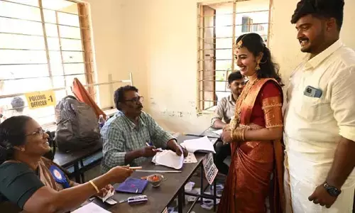 ముందు ఓటు.. ఆ తర్వాతే మిగతా ముచ్చట్లు! పెళ్లైన వెంటనే ఓటేసిన నవ దంపతులు