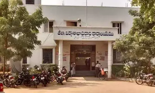 వరంగల్ విద్యాశాఖ కార్యాలయంలో విజిలెన్స్ అండ్ ఎన్ ఫోర్స్ మెంట్ అధికారుల తనిఖీలు
