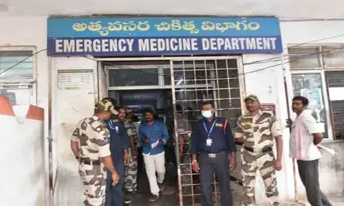 ఎంజీఎం ఆసుప‌త్రి వ‌ద్ద‌ ఉద్రిక్తత..!