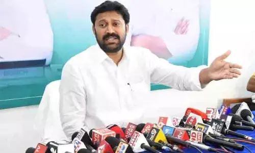 కూటమి నేతలు చెబితేనే వింటారా?:  అధికారులపై ఎంపీ అవినాశ్ ఫైర్