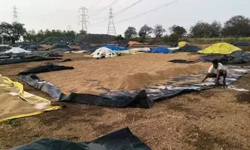 అకాల వర్షం.. అన్నదాతకు కన్నీరు!