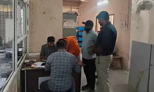 రిజిస్ట్రేష‌న్ కార్యాల‌యంలో విజిలెన్స్ త‌నిఖీలు