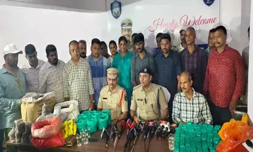 హైదరాబాద్ లో కల్తీ టీ పౌడర్ గుట్టు రట్టు..!