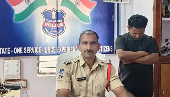 ప్రేమ పేరుతో చెల్లికి బెదిరింపులు ప్రేమ పేరుతో చెల్లికి బెదిరింపులు