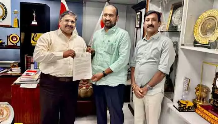సింగరేణి సీఆర్టీలకు వేసవిలో వేతనాలు చెల్లించాలి సింగరేణి సీఆర్టీలకు వేసవిలో వేతనాలు చెల్లించాలి