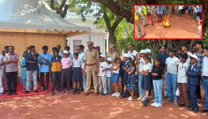 అగ్ని ప్రమాదాల పట్ల భద్రతపై రాష్ట్రపతి నిలయంలో అవగాహన కార్యక్రమం అగ్ని ప్రమాదాల పట్ల భద్రతపై రాష్ట్రపతి నిలయంలో అవగాహన కార్యక్రమం