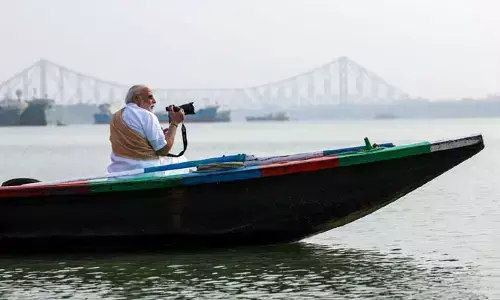 బెంగాల్ ఆత్మలో గంగ: హుగ్లీ నదిలో ప్రధాని మోడీ విహారం.. ఫొటోలు వైరల్!