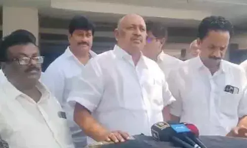 రాష్ట్రంలో పెట్రోల్ కొరత లేదు... ఆందోళన పడొద్దు: ట్రేడర్స్