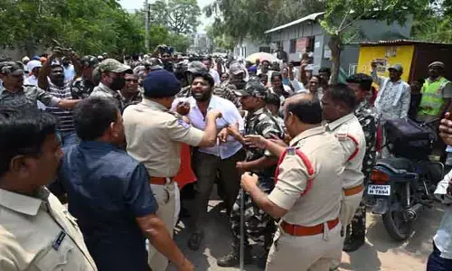 ఆర్టీసీ సమ్మె.. ఉద్రిక్తం..!