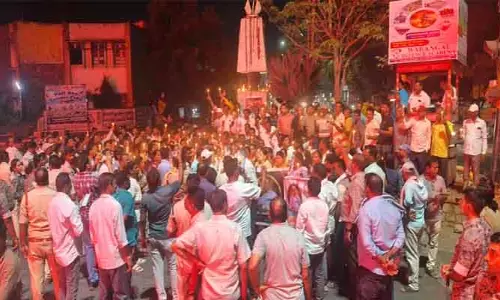 ఆర్టీసీ డ్రైవ‌ర్ కోలా శంక‌ర్ గౌడ్ ఆత్మ‌హ‌త్య‌కు సంఘీభావంగా కొవ్వొత్తుల ర్యాలీ