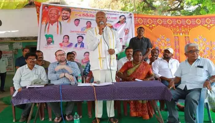 గత ఎమ్మెల్యే చేయలేని పనులు అన్ని చేస్తా : కడియం శ్రీహరి గత ఎమ్మెల్యే చేయలేని పనులు అన్ని చేస్తా : కడియం శ్రీహరి