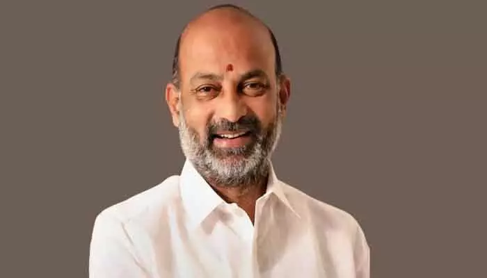 శంకర్ గౌడ్ కు నివాళులు అర్పించే విషయంలో కాంగ్రెస్ ప్రభుత్వానికి అంత పట్టింపులెందుకు..? శంకర్ గౌడ్ కు నివాళులు అర్పించే విషయంలో కాంగ్రెస్ ప్రభుత్వానికి అంత పట్టింపులెందుకు..?