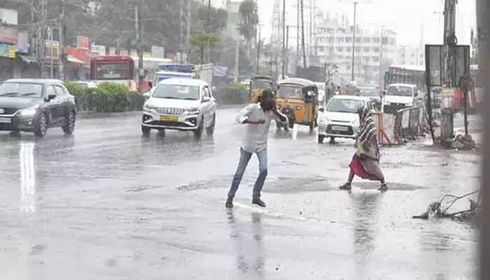 హైదరాబాద్లో పలు ప్రాంతాల్లో వర్షాలు.. మే ఫస్ట్ వీక్లో వెదర్ ఇలా.. హైదరాబాద్లో పలు ప్రాంతాల్లో వర్షాలు.. మే ఫస్ట్ వీక్లో వెదర్ ఇలా..