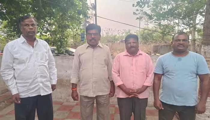 నకిలీ పత్రాలతో 73 లక్షల రుణం నకిలీ పత్రాలతో 73 లక్షల రుణం