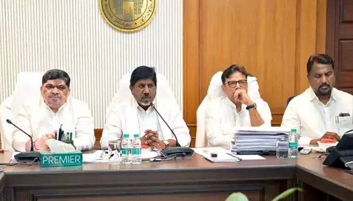 ఆర్టీసీ ఉద్యోగులకు 11 శాతం PRC ప్రకటించిన ప్రభుత్వం ఆర్టీసీ ఉద్యోగులకు 11 శాతం PRC ప్రకటించిన ప్రభుత్వం