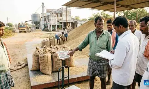 ధాన్యం కొనుగోళ్లలో మిల్లర్ల ‘తరుగు’ దందా: నాణ్యత సాకుతో క్వింటాల్‌కు 3 కిలోల కోత!