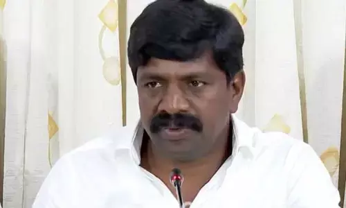 ఆర్టీసీ కార్మికుల పట్ల వాళ్లు శనీశ్వరులు: వేముల వీరేశం ఫైర్