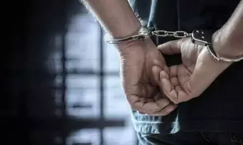 7 కిలోల హైడ్రోపోనిక్ గంజాయి పట్టివేత.. హైదరాబాద్ యువకుడు అరెస్ట్