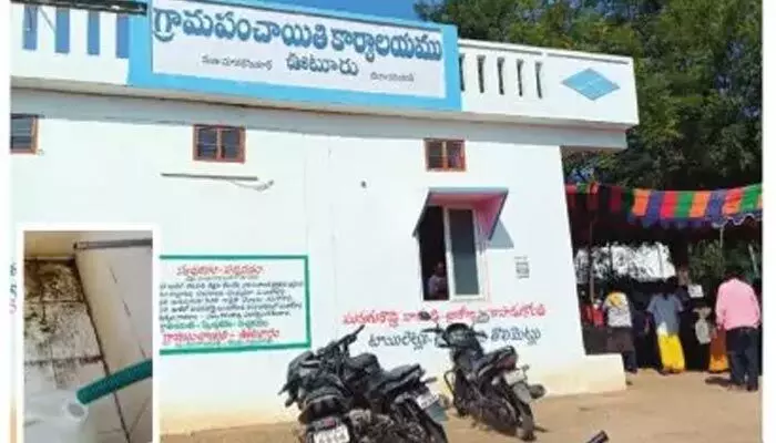 తలాపున మానేరు.. కానీ అక్కడ మంచినీటికి తిప్పలు.. అధికారుల నిర్లక్ష్యంపై ప్రజల ఆగ్రహం తలాపున మానేరు.. కానీ అక్కడ మంచినీటికి తిప్పలు.. అధికారుల నిర్లక్ష్యంపై ప్రజల ఆగ్రహం