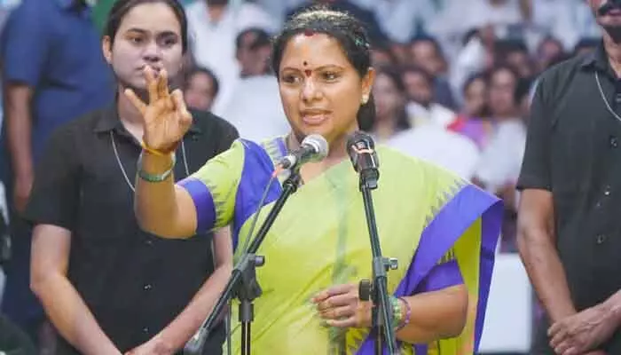కేసీఆర్ ఉద్యమ రథం దారితప్పింది.. కవిత సెన్సేషనల్ కామెంట్స్ కేసీఆర్ ఉద్యమ రథం దారితప్పింది.. కవిత సెన్సేషనల్ కామెంట్స్