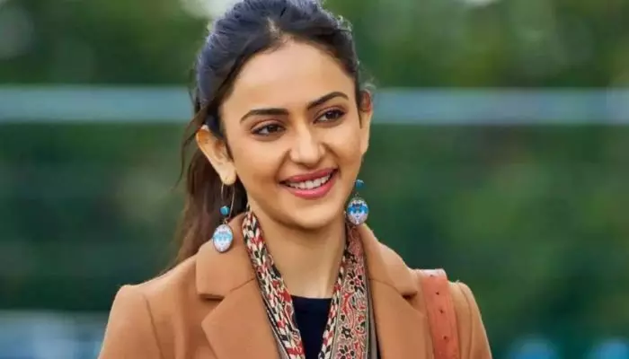 Rakul: ఒకప్పుడు టాలీవుడ్ స్టార్ బ్యూటీ.. ఇప్పుడు అలాంటి అవకాశం కోసం ఎదురుచూపులా? Rakul: ఒకప్పుడు టాలీవుడ్ స్టార్ బ్యూటీ.. ఇప్పుడు అలాంటి అవకాశం కోసం ఎదురుచూపులా?