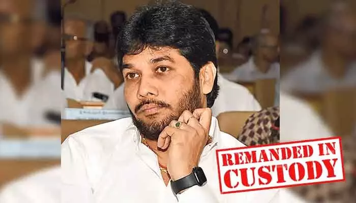 ఎమ్మెల్సీ అనంతబాబుకు చుక్కెదురు.. 14 రోజుల రిమాండ్ విధించిన కోర్టు ఎమ్మెల్సీ అనంతబాబుకు చుక్కెదురు.. 14 రోజుల రిమాండ్ విధించిన కోర్టు