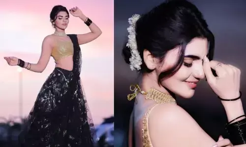బ్లాక్ అండ్ గోల్డ్ కాంబినేషన్ డ్రెస్‌లో నడుము అందాలతో రెచ్చగొడుతున్న జబర్దస్త్ బ్యూటీ