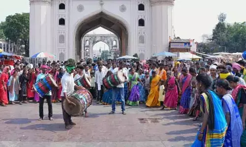 హైదరాబాద్ అందాలు తిలకించిన ఆదివాసీలు
