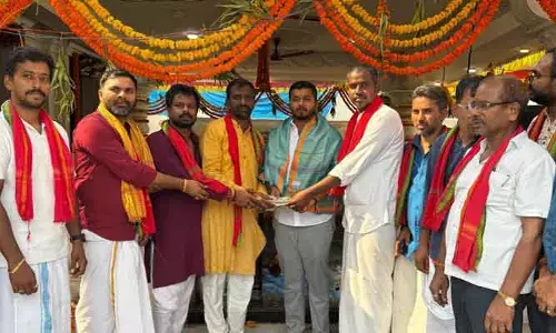 దేవాలయ అభివృద్ధికి రూ. లక్ష విరాళం..