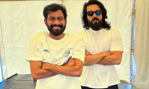 ఫోజులు బాగానే ఇస్తున్నారు.. రిలీజ్ డేట్ ఎప్పుడు ప్రకటిస్తారు.. రామ్ చరణ్, బుచ్చిబాబుల లేటెస్ట్ ఫొటోలపై ట్రోల్స్