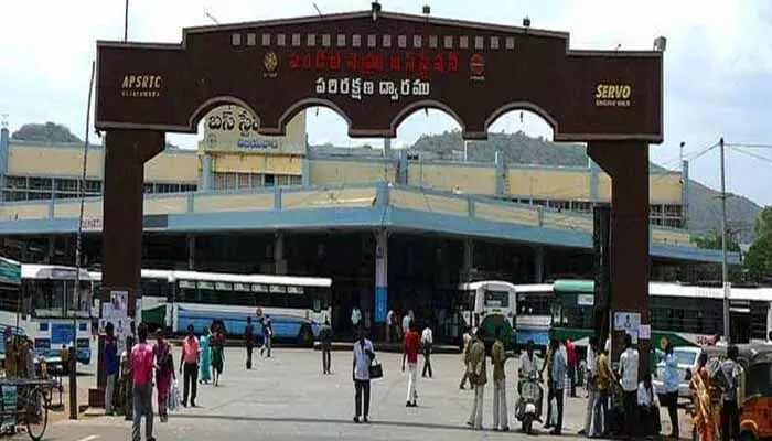 విజయవాడ బస్టాండ్లో అగ్నిప్రమాదం.. ఫర్నీచర్, కంప్యూటర్లు దగ్ధం విజయవాడ బస్టాండ్లో అగ్నిప్రమాదం.. ఫర్నీచర్, కంప్యూటర్లు దగ్ధం