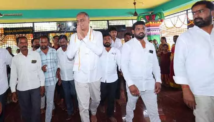 ‘కేసీఆర్ లేకపోతే తెలంగాణే లేదు’: మాజీ మంత్రి హరీశ్ రావు ‘కేసీఆర్ లేకపోతే తెలంగాణే లేదు’: మాజీ మంత్రి హరీశ్ రావు