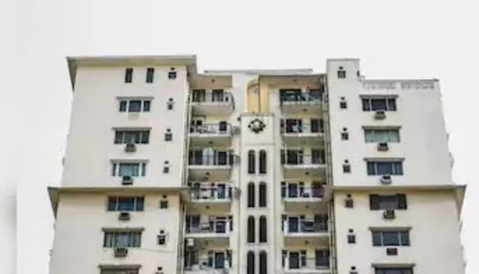 Housing Sales: 23 శాతం తగ్గిన బడ్జెట్ ఇళ్ల అమ్మకాలు Housing Sales: 23 శాతం తగ్గిన బడ్జెట్ ఇళ్ల అమ్మకాలు