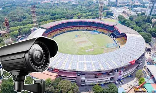 చిన్నస్వామి స్టేడియంలో భద్రతా కలకలం.. CCTV ఫీడ్‌ను నిలిపివేసిన ఇద్దరు సిబ్బంది