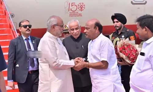 విశాఖకు ఉప రాష్ట్రపతి సీపీ రాధాకృష్ణన్.. ఘన స్వాగతం పలికిన గవర్నర్, స్పీకర్