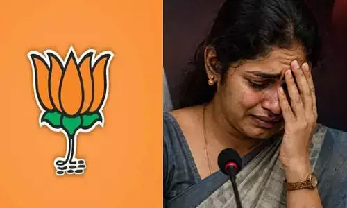 నా కోరిక తీరిస్తేనే పదవి ఇస్తా.. బీజేపీ జిల్లా అధ్యక్షుడి వేధిస్తున్నాడని మహిళా నాయకురాలు ఆరోపణలు