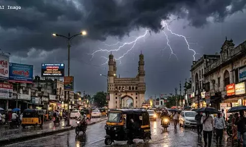 హైదరాబాద్‌లో అకస్మాత్తుగా మారిన వాతావరణం.. పలు ప్రాంతాలను కమ్మేసిన చీకటి