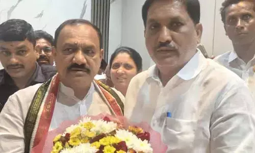 గాంధీ భవన్‌లో టీపీసీసీ అధ్యక్షుడిని కలిసిన ఆడే గజేందర్
