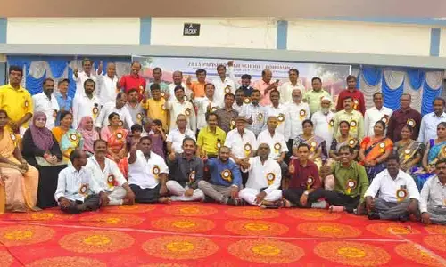 30 ఏళ్ల తర్వాత కలిసిన స్నేహితులు