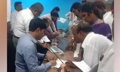 ఇందిరమ్మ ఇంటి ప్రారంభోత్సవం.. మహిళా సర్పంచ్‌కు ఘోర అవమానం
