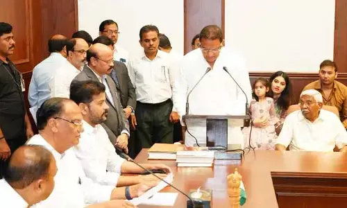 ఎమ్మెల్సీలుగా ప్రమాణ స్వీకారం చేసిన కోదండరాం, మంత్రి అజారుద్దీన్ లు