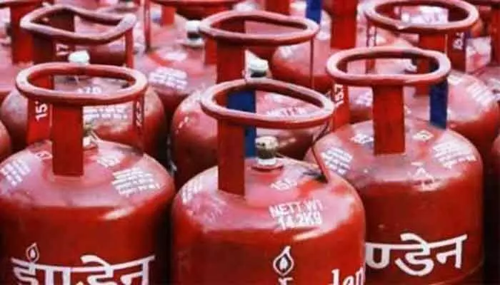 Today Gas Prices( 27 ) : తెలుగు రాష్ట్రాల్లో గ్యాస్ ధరలు Today Gas Prices( 27 ) : తెలుగు రాష్ట్రాల్లో గ్యాస్ ధరలు