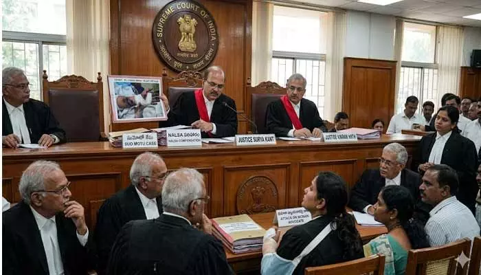 మహిళా లాయర్పై దారుణ దాడి.. సుమోటో కేసు నమోదు చేసిన సుప్రీంకోర్టు మహిళా లాయర్పై దారుణ దాడి.. సుమోటో కేసు నమోదు చేసిన సుప్రీంకోర్టు