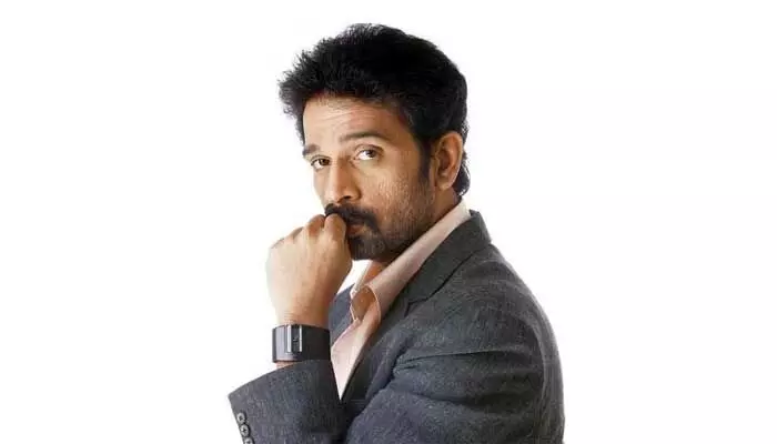 వాళ్లకు లేని నొప్పి మనకెందుకు.. హీరోల డూప్లపై జేడీ చక్రవర్తి హాట్ కామెంట్ వాళ్లకు లేని నొప్పి మనకెందుకు.. హీరోల డూప్లపై జేడీ చక్రవర్తి హాట్ కామెంట్