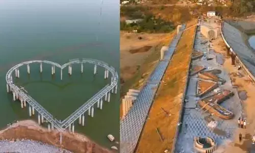 గాల్లో తేలినట్టుందే.. హుస్నాబాద్‌లో అబ్బురపరిచే గాజు వంతెన !
