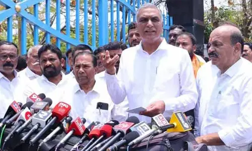 ఆ అధికారులను వదిలిపెట్టేదే లేదు.. హరీశ్ రావు హెచ్చరిక