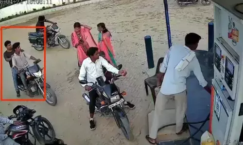 అమ్మాయిల ముందు పరువు పోయిందిగా! ఒక చెంప దెబ్బ ఎక్స్‌ట్రా? సీపీ సజ్జనార్ ట్వీట్ వైరల్