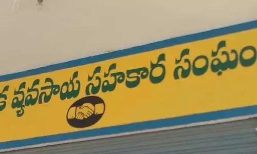 పీఏసీఎస్‌లపై రాజకీయ నీడ..