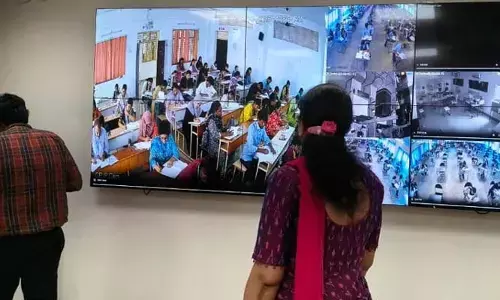 ఎన్టీఆర్ హెల్త్ వర్సిటీలో మాస్ కాపీయింగ్.. కాపీ కొడుతూ దొరికిన 20 మంది మెడికోలు